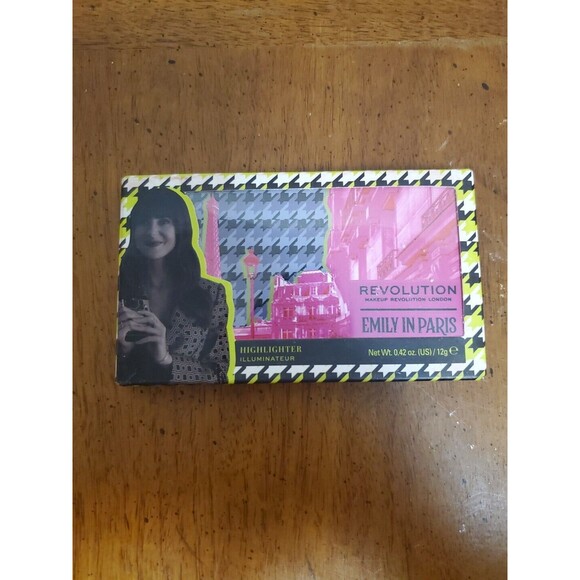 Revolution X Emily In Paris In The Spotlight Powder Highlighter Makeup NEW - Picture 2 of 4